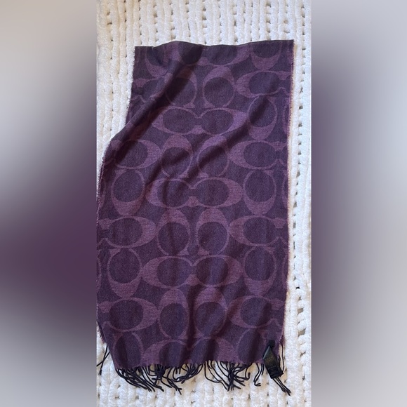 Coach
Black Violet Signature C Wool Silk Cashmere
Scarf/Wrap - Picture 7 of 8